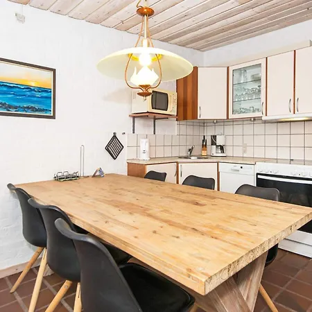 6 Person In Henne-by Traum