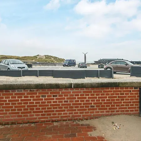 6 Person In Henne-by Traum