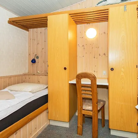 6 Person In Henne-by Traum