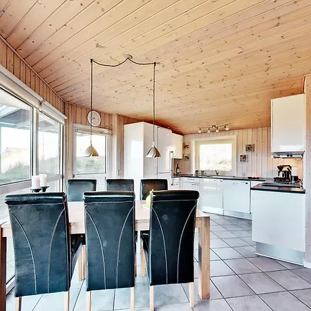 6 Person In Henne-by Traum *