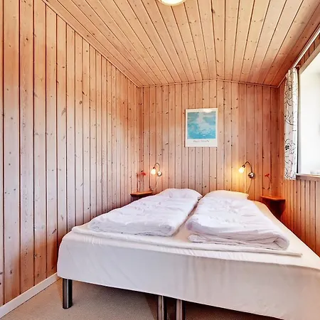 6 Person In Henne-by Traum