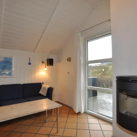 6 Person In Henne-by Traum