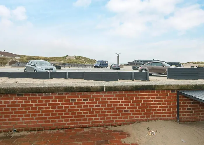 6 Person In Henne-by Traum