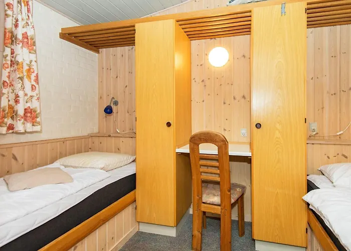 6 Person In Henne-by Traum