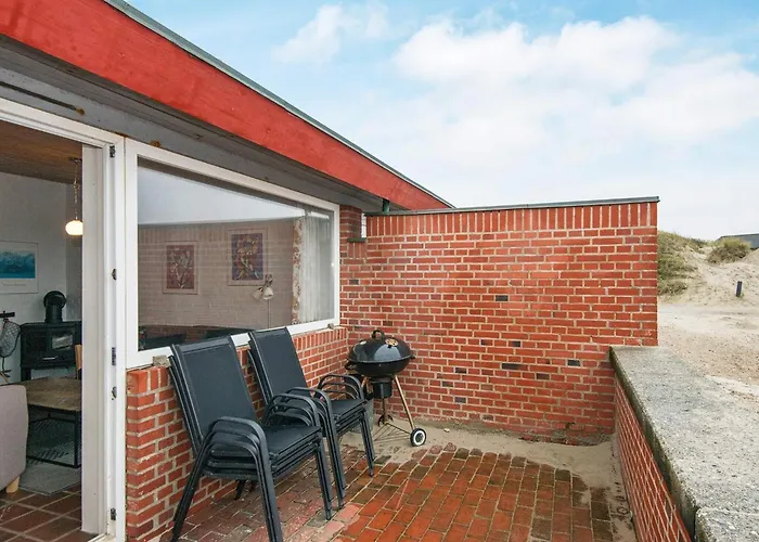 6 Person In Henne-by Traum