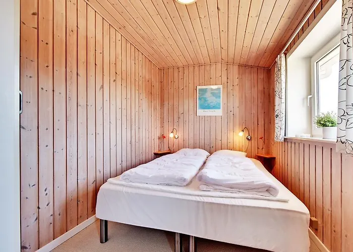 6 Person In Henne-by Traum