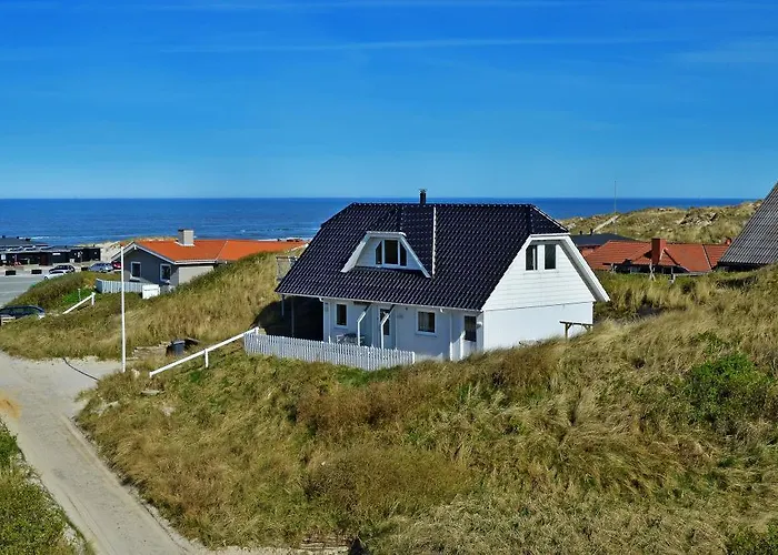 6 Person In Henne-by Traum