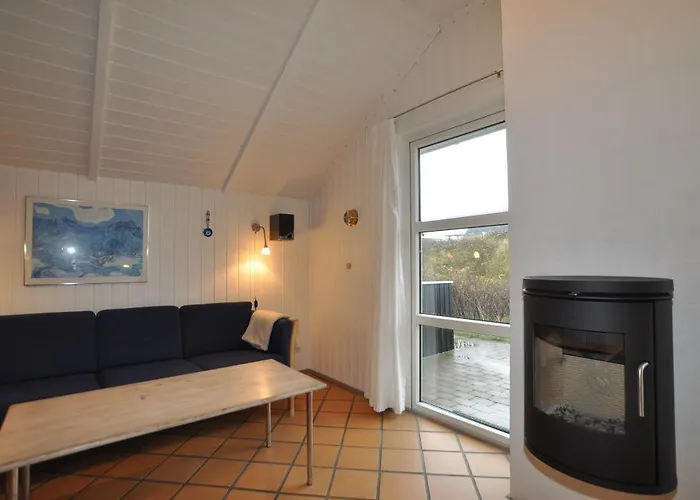 6 Person In Henne-by Traum